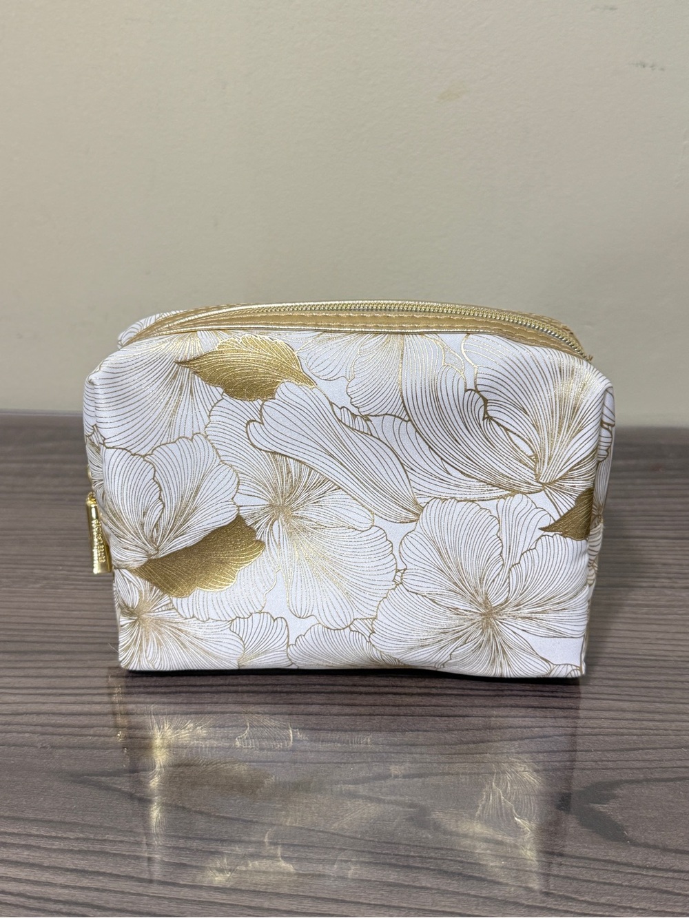Estee Lauder Re-nutriv cosmetic bag